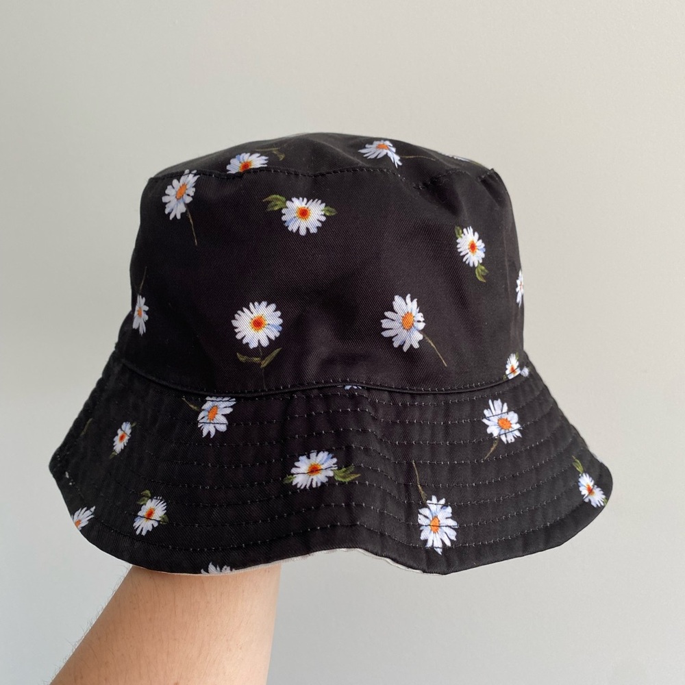 Black Daisy Bucket Hat